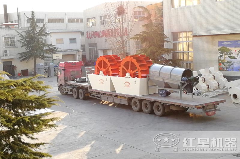 輪式洗砂機裝車準(zhǔn)備發(fā)貨
