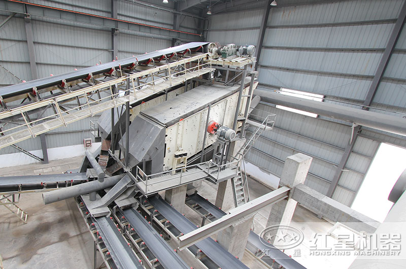 振動篩和輸送機工作現(xiàn)場圖片