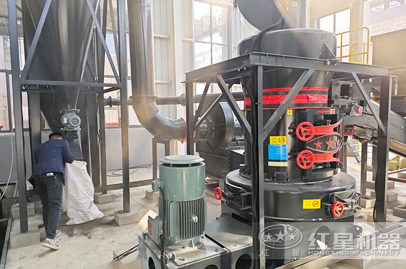 山西客戶雷蒙磨粉機工作現(xiàn)場
