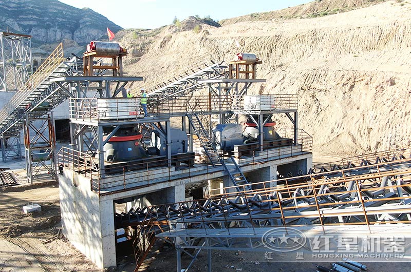 礦石破碎生產(chǎn)線現(xiàn)場圖片 礦石破碎生產(chǎn)線現(xiàn)場圖片