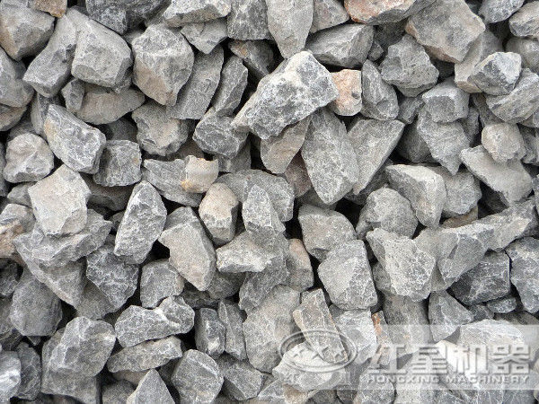 粉碎石灰石建議使用的大型礦石破碎機(jī)是鱷嘴式的，還是錘式的？