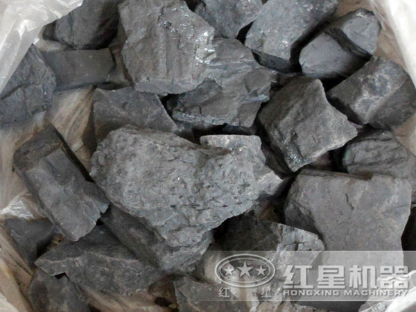 一臺(tái)用于破碎煤矸石的移動(dòng)粉碎機(jī)_70噸/小時(shí)，出料粒度20以下