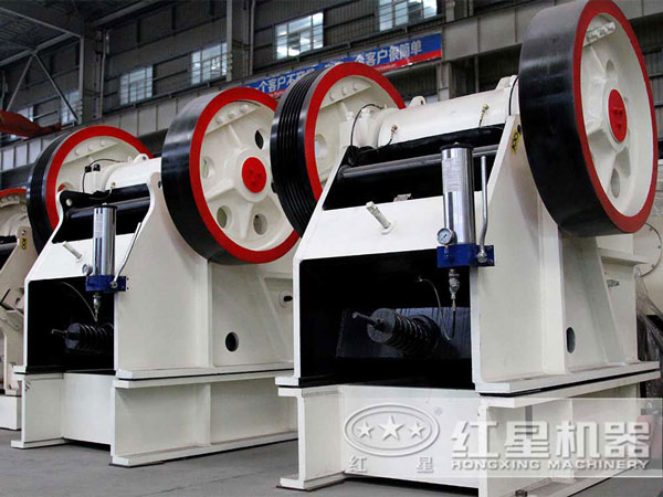 大型石頭顎破碎機(jī)市價(jià)多錢？（內(nèi)附高清顎破作業(yè)視頻）