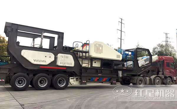 輪式流動砂石破碎車，高產(chǎn)、快捷，時產(chǎn)百噸毫無壓力