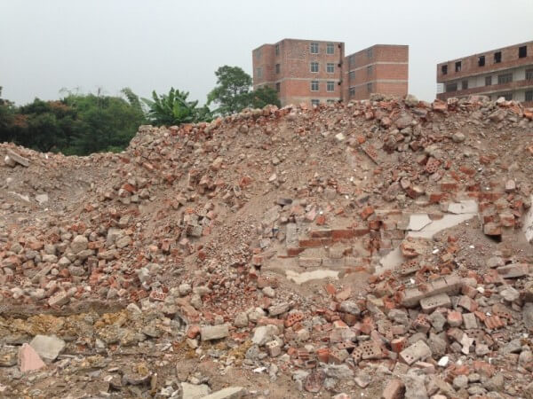 破碎磚渣用什么機械？建議使用錘式粉碎機