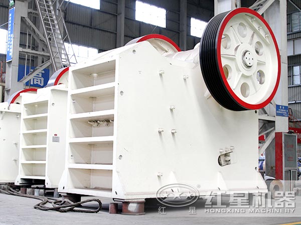 粉碎花崗巖選用750顎破機，效果不錯，性價比更高
