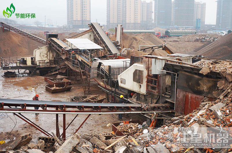 移動(dòng)破碎機(jī)處理建筑垃圾，湖南客戶現(xiàn)場(chǎng)