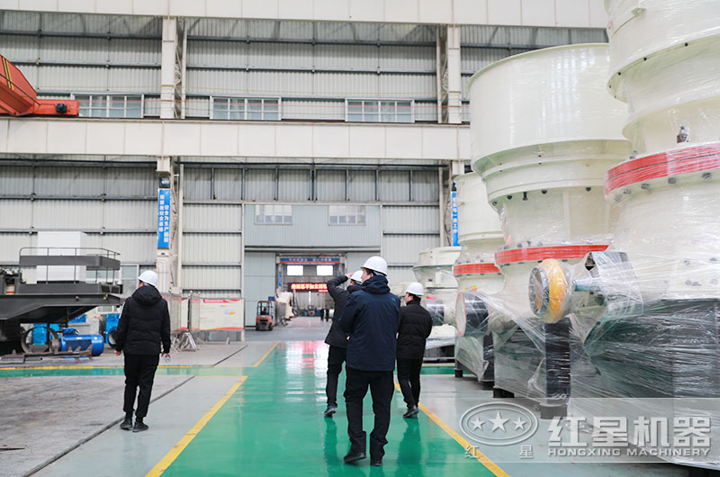 福建寧德用戶來(lái)廠考察選購(gòu)單缸圓錐破碎機(jī)