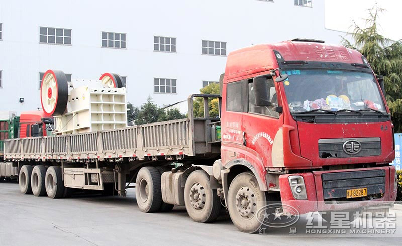 人工破碎混凝土用什么機器？選擇顎破機，大產(chǎn)量，運行可靠
