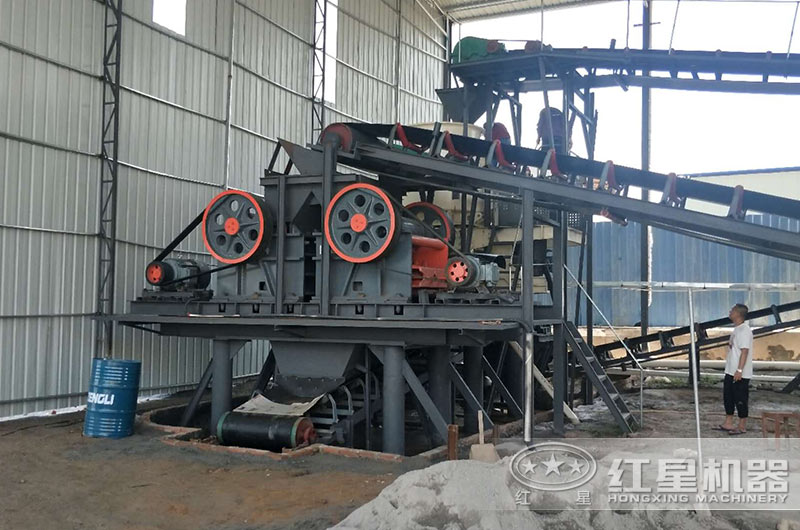 顎式碎裂設(shè)備的顎板有什么作用？宜采用哪種材料制作？